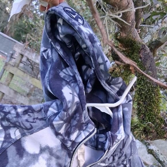 Lululemon Athletica Blue and White Zip-Up Hoodie - Picture 10 of 12